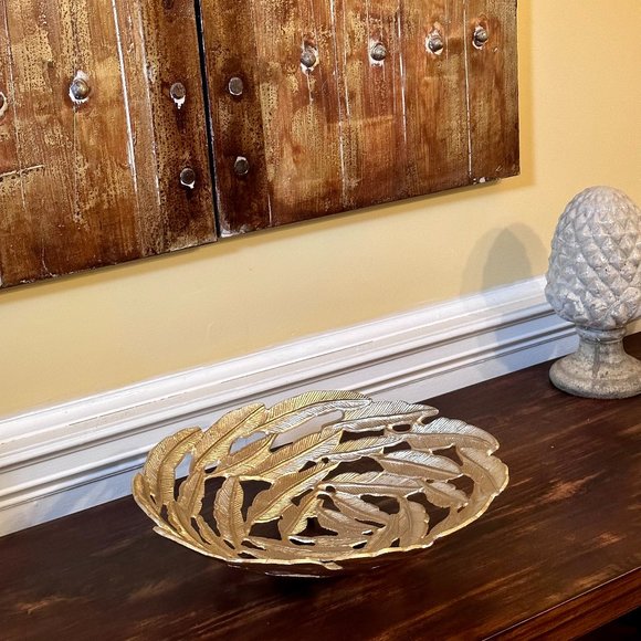 Gorgeous Gold Metal Feather Motif Centerpiece-Bowl - Picture 15 of 16